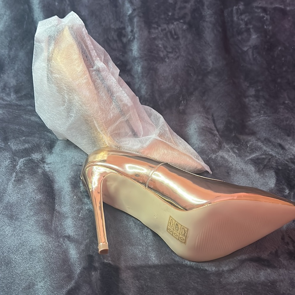 Heels - Picture 3 of 3